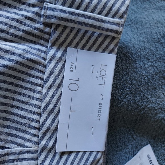 BRAND NEW Loft 4" Gray and White Striped Shorts - Picture 4 of 4
